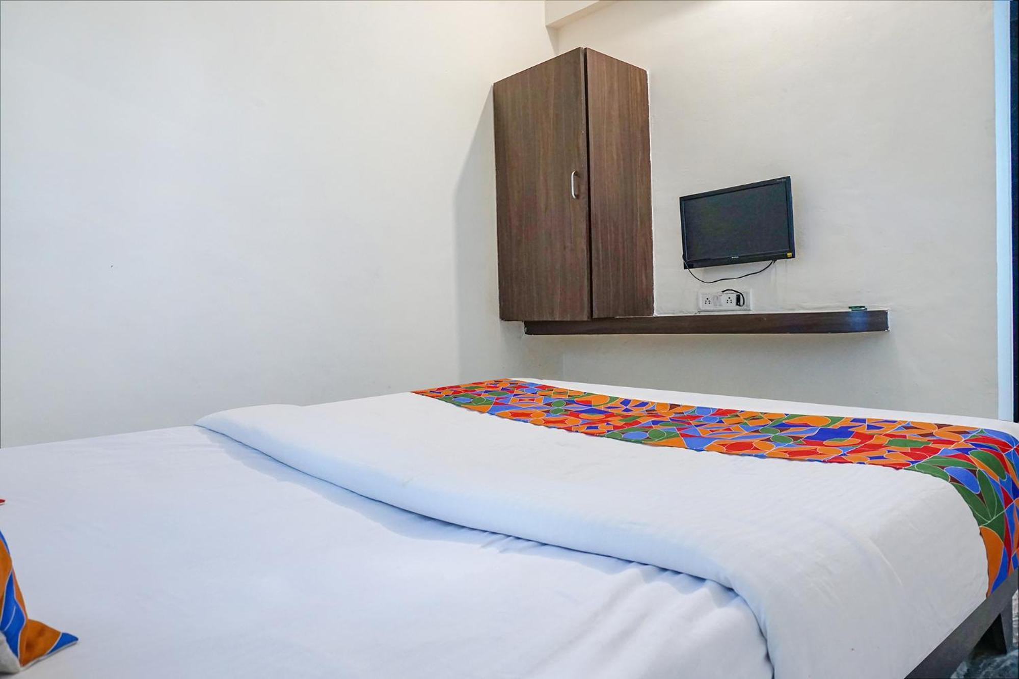Fabhotel Gokul Lodge Gorhe Khurd Bagian luar foto