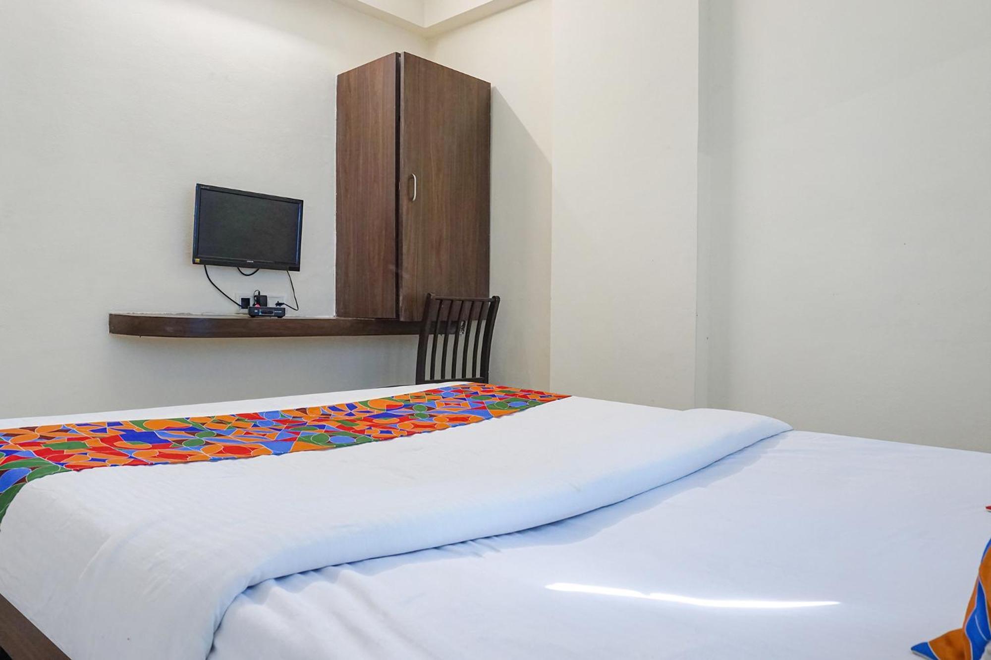 Fabhotel Gokul Lodge Gorhe Khurd Bagian luar foto
