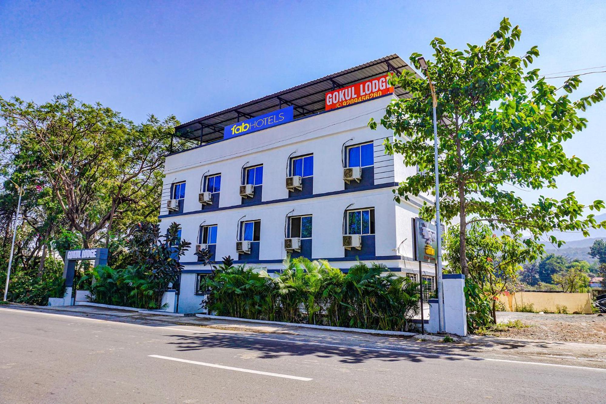 Fabhotel Gokul Lodge Gorhe Khurd Bagian luar foto